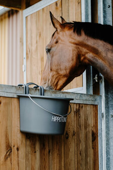 HippoTonic voerbak haken en handvat 14 liter