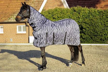 HKM vliegendeken Zebra met hals en buikflap