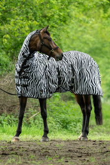 HKM vliegendeken Zebra met hals en buikflap