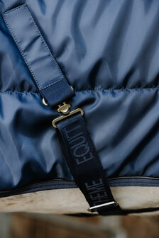 EquiTheme Staldeken Confortech 200 gram &ndash; Luxe, ademende staldeken met Coolmax voering en schapenkraag