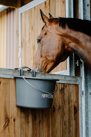 HippoTonic voerbak haken en handvat 14 liter