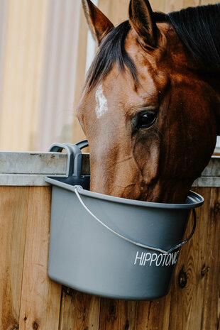 HippoTonic voerbak haken en handvat 14 liter
